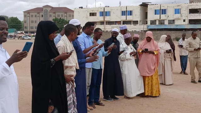 Farmers at an ILRI training on access of climate advisories through mobile applications