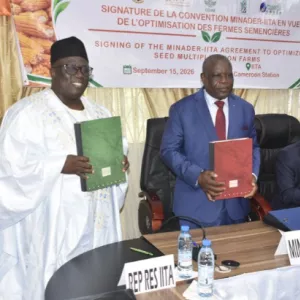 Dr Komi Fiaboe, IITA’s Central African Hub Director (left) and Minister Gabriel Mbaïrobe, MINADER (right), with the signied agreement.